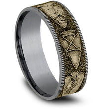 Load image into Gallery viewer, Brook &amp; Branch &quot;The Arrowhead&quot; 14K Yellow Gold &amp; Tantalum Wedding Band
